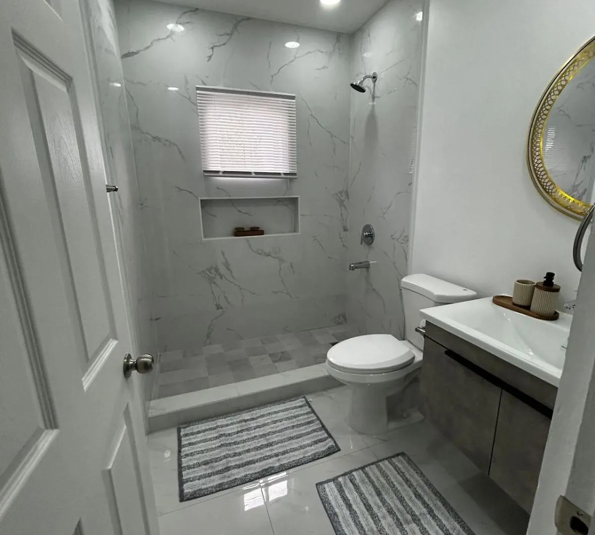 Luxury New Kingston 3 Bed 2 Bath Apartment 0*,  Jamaica