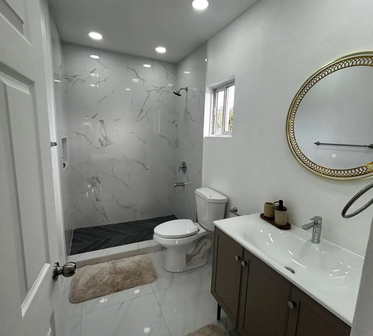 Luxury New Kingston 3 Bed 2 Bath Apartment Jamaica