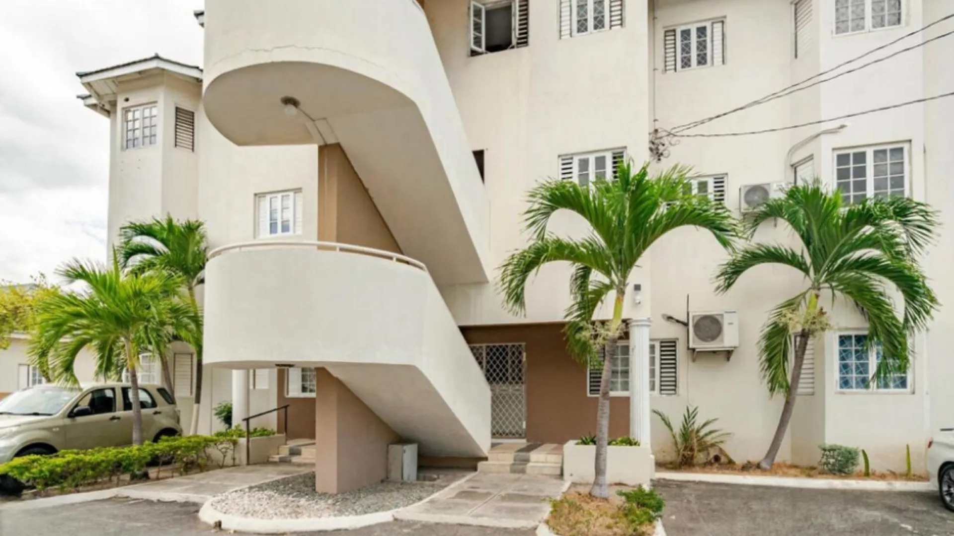 Luxury New Kingston 3 Bed 2 Bath Apartment